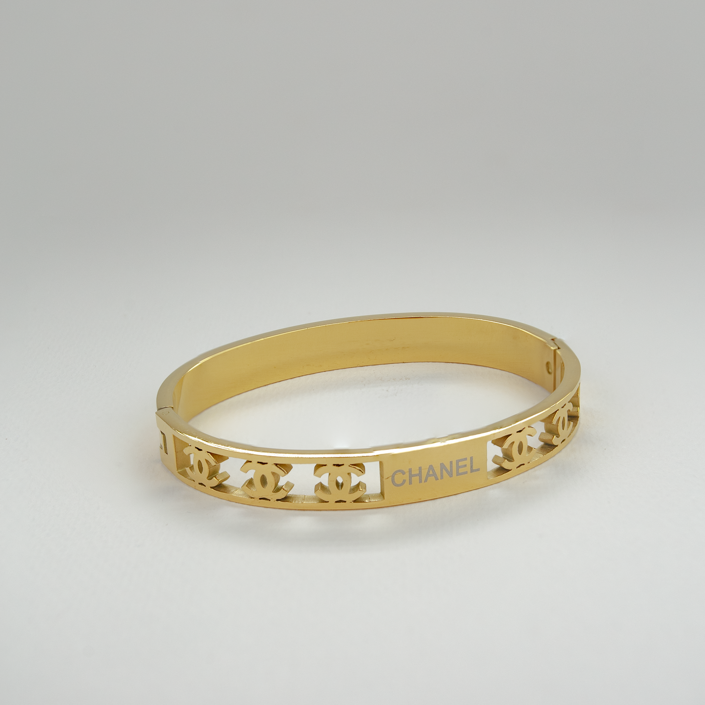 Channel Gold Bangle