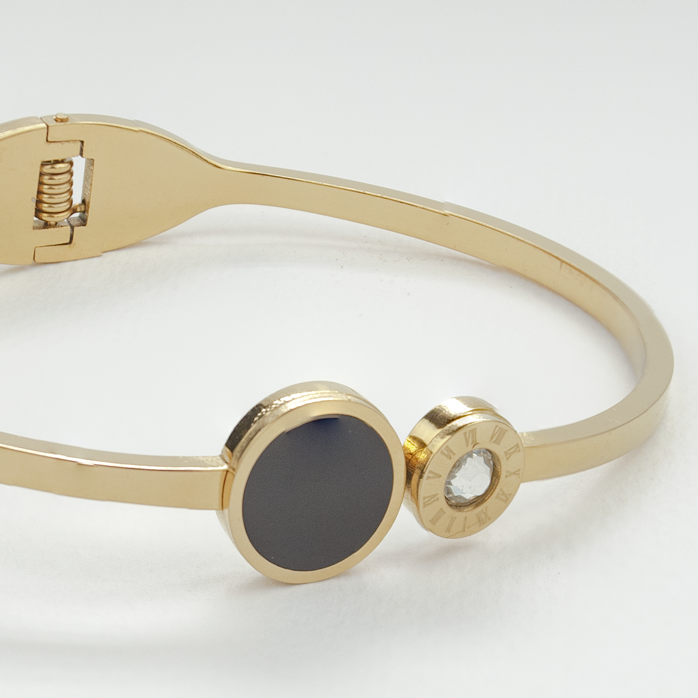 Roman Gold Trendy Bangle