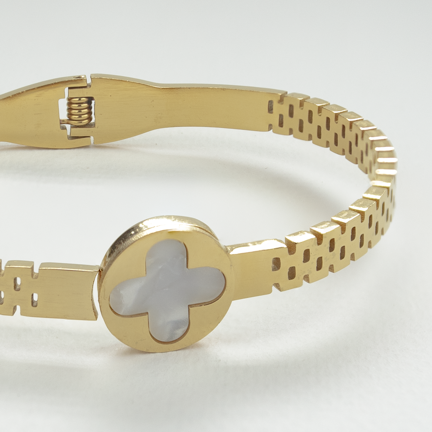 VC white & gold Bangle