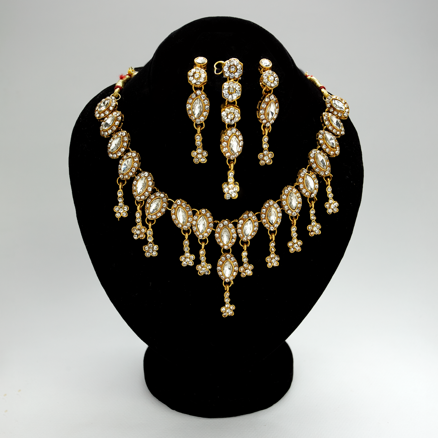 The Lumi Set (Neck Earrings Tikka)