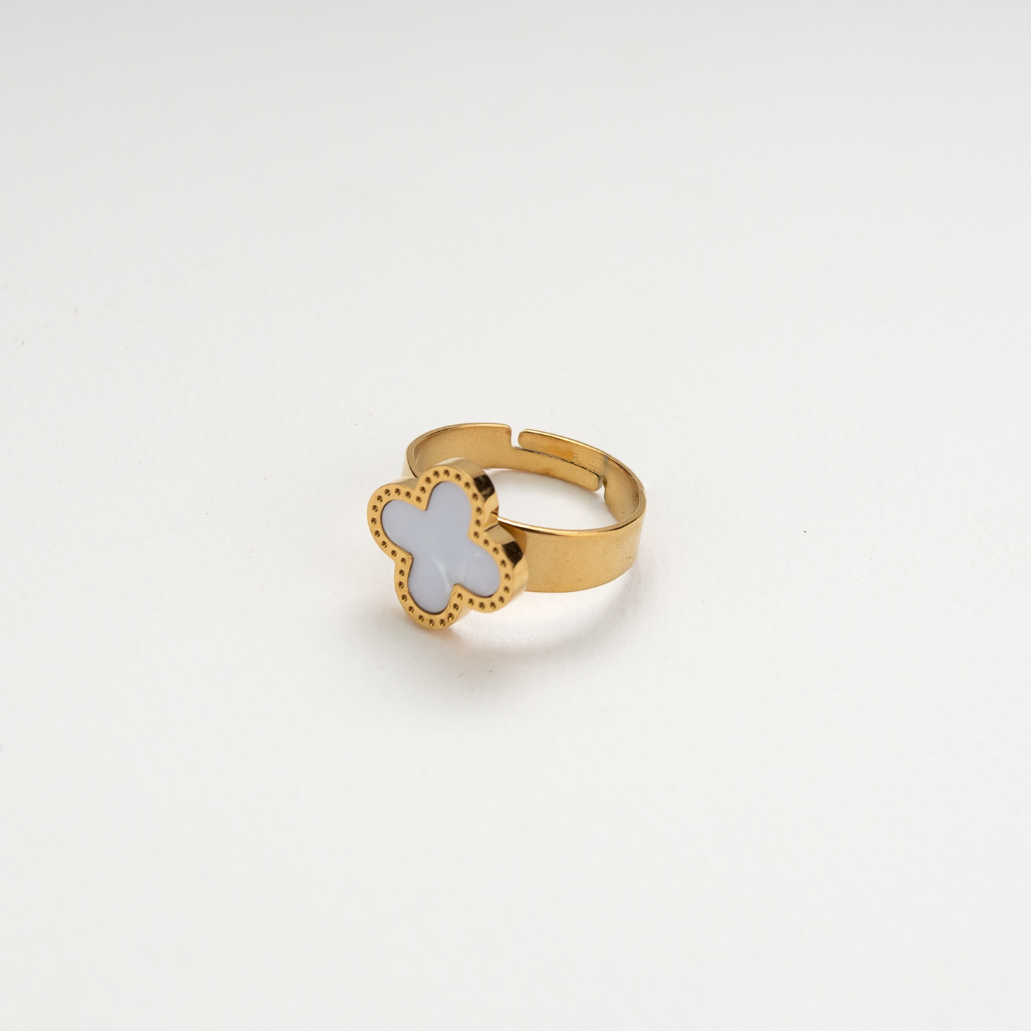 VC & Arpels White Ring